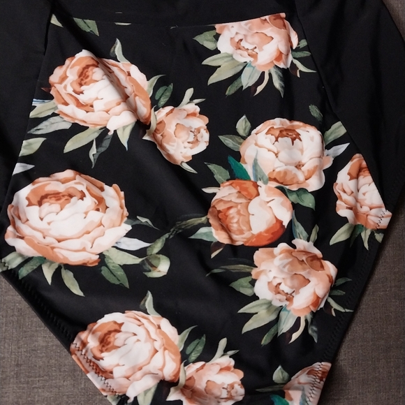 Cupeshe One piece - Picture 4 of 7